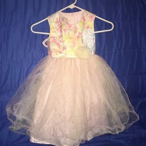 Girls’ dress
